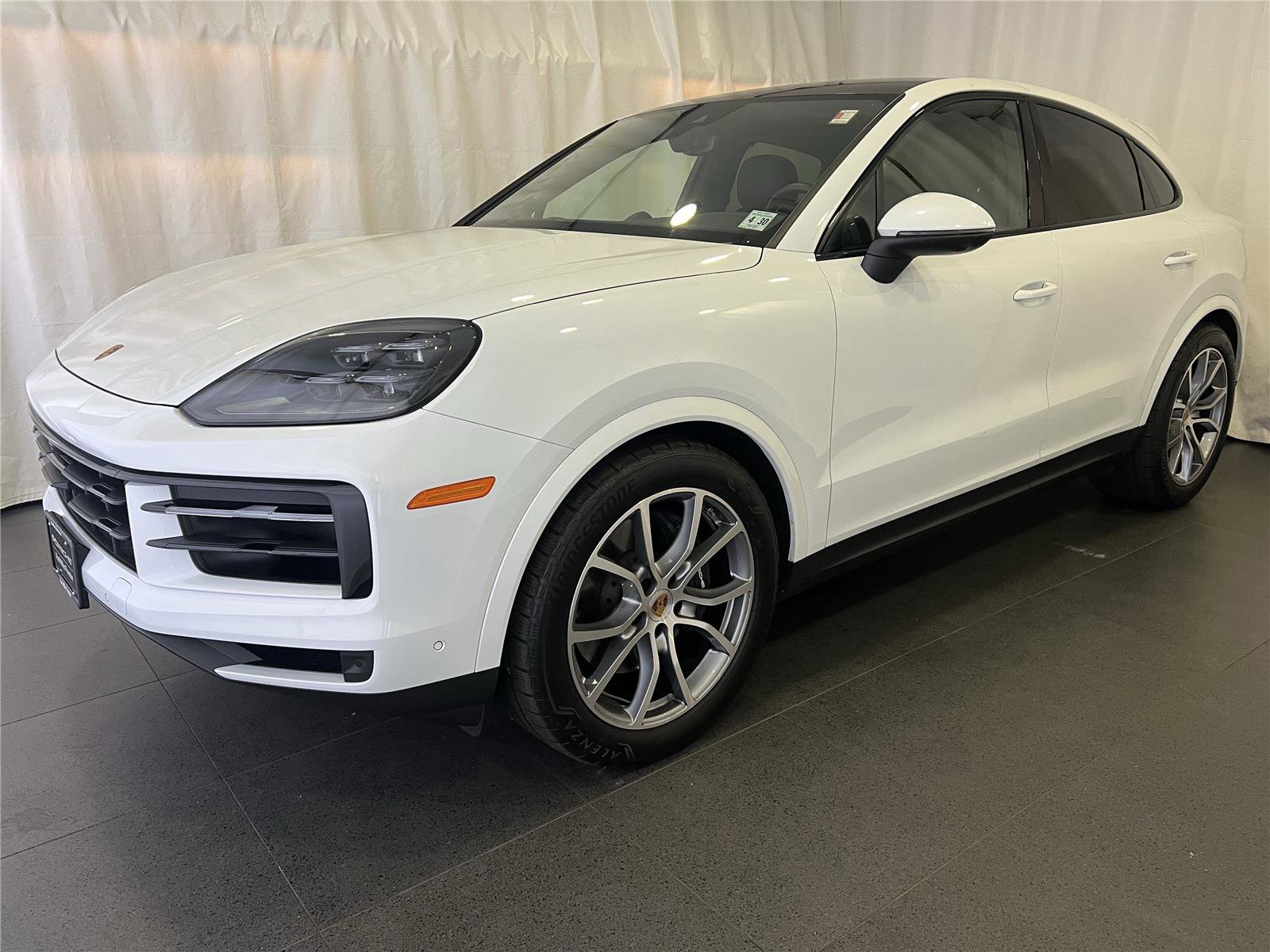 Certified 2025 Porsche Cayenne Coupe image 1