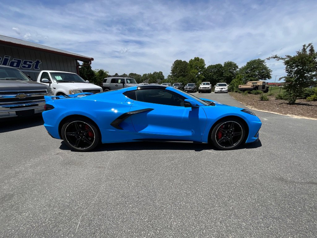Used 2022 Chevrolet Corvette Stingray Coupe w/ Z51 Performance Package image 3