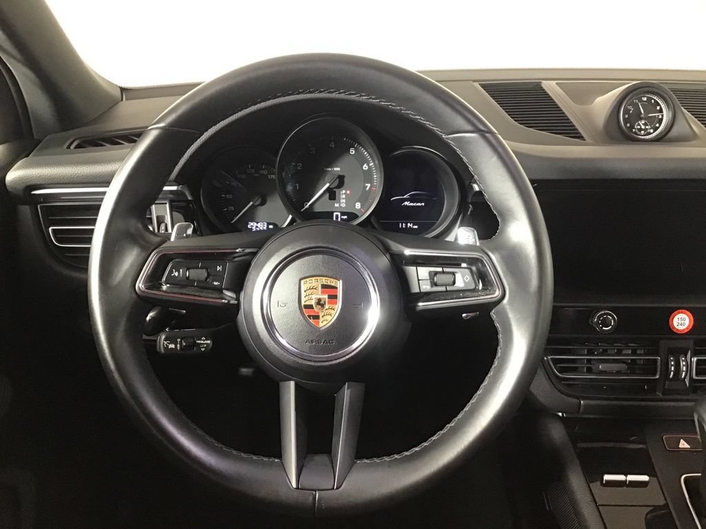 Certified 2024 Porsche Macan AWD/4WD image 23