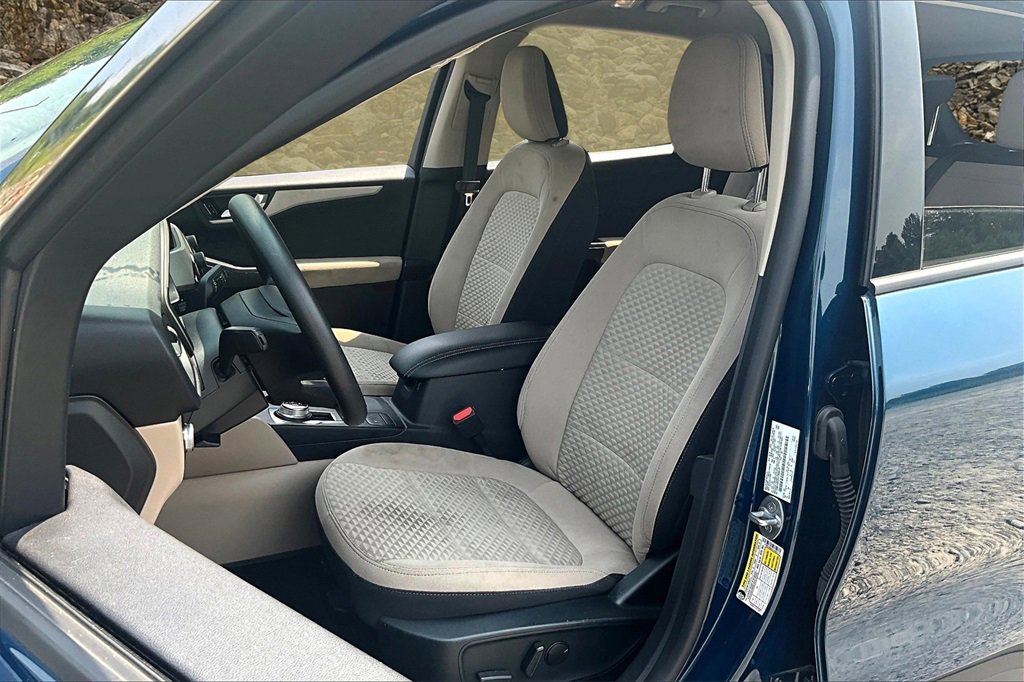 Used 2020 Ford Escape SE image 18