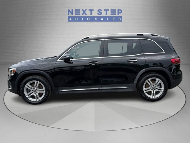 Used 2021 Mercedes-Benz GLB 250 4MATIC w/ Premium Package image 4