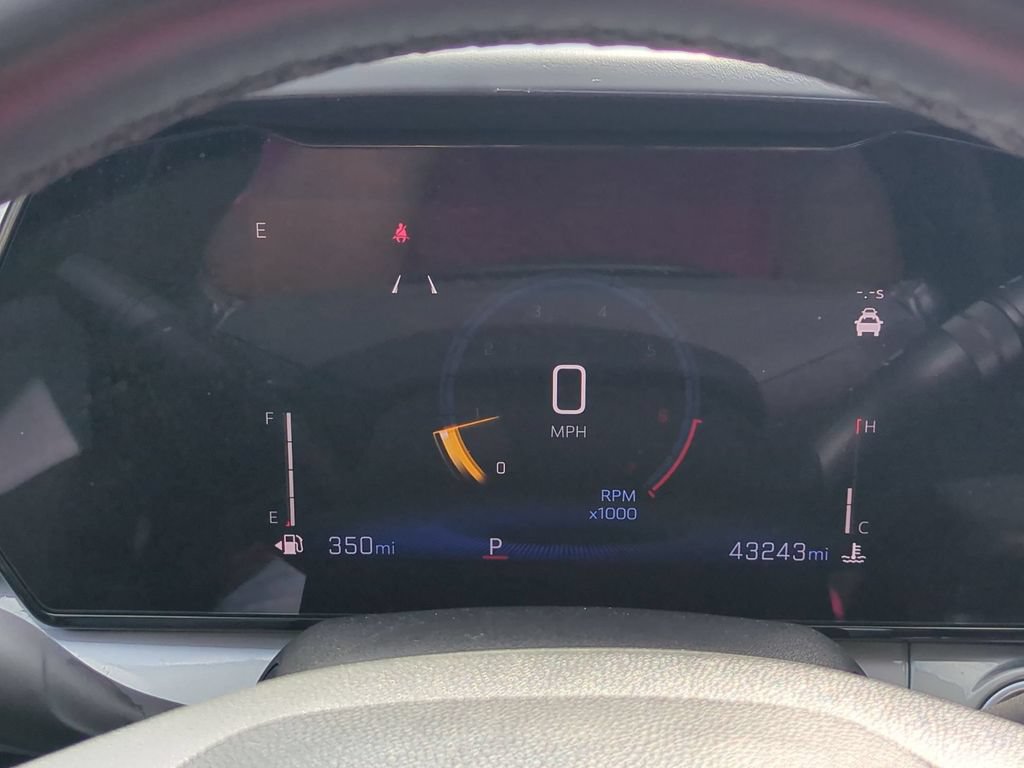 Used 2025 Chevrolet Trax LT w/ LT Convenience Package FWD image 16