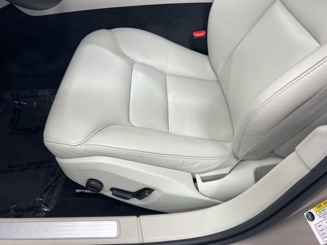 Used 2023 Volvo S60 B5 Plus image 14