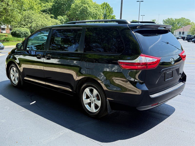 Used 2015 Toyota Sienna LE FWD image 8