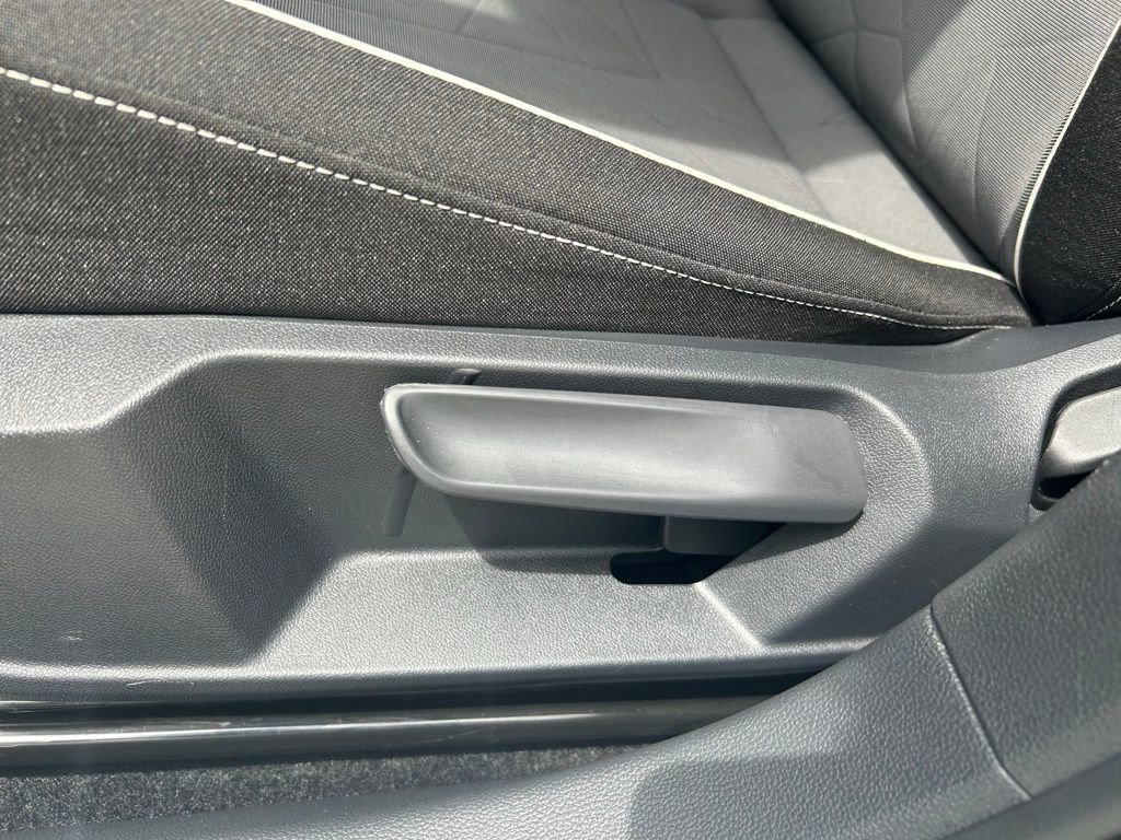 Used 2025 Volkswagen Jetta Sport image 49