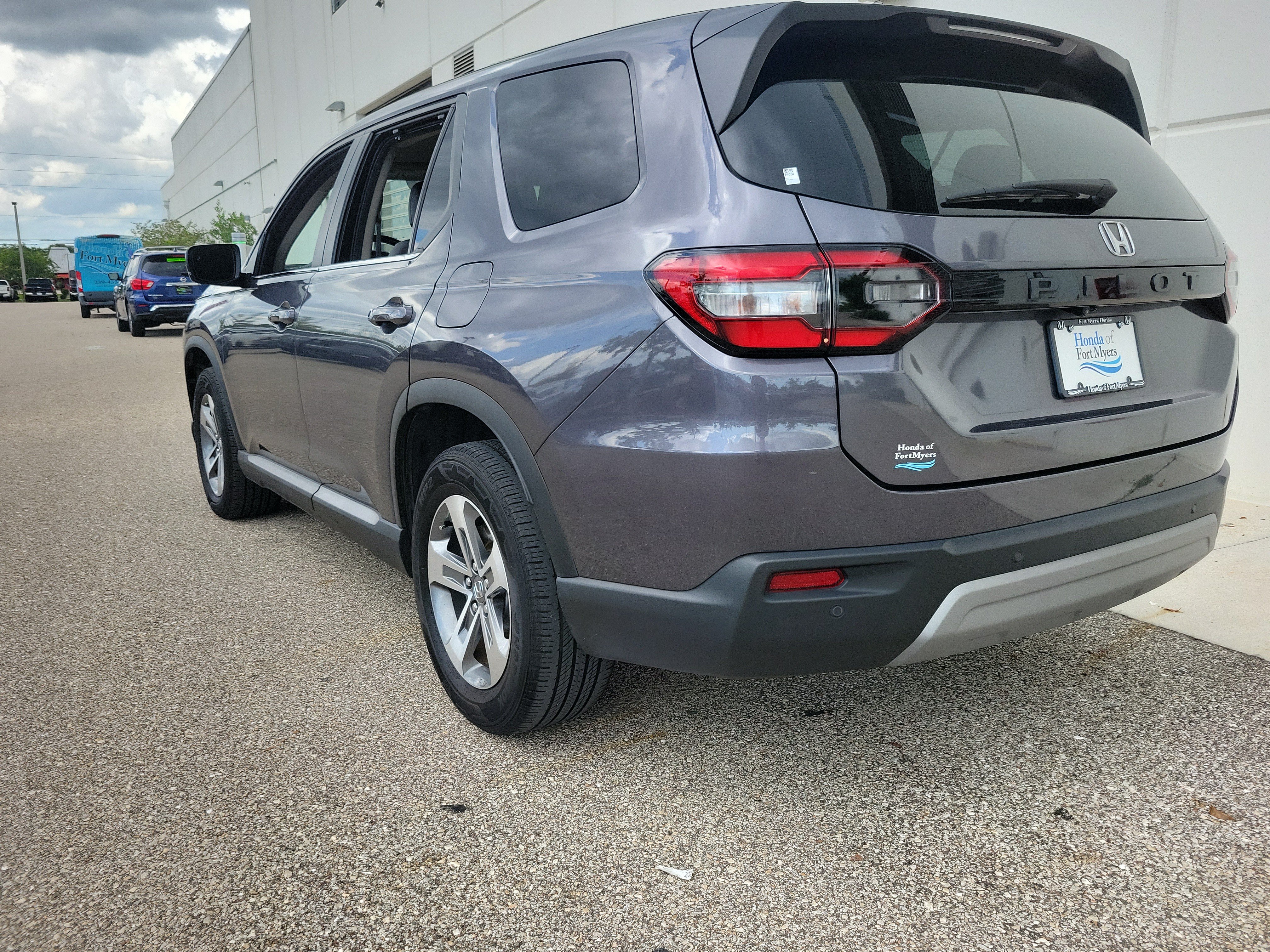 Used 2024 Honda Pilot EX-L image 4