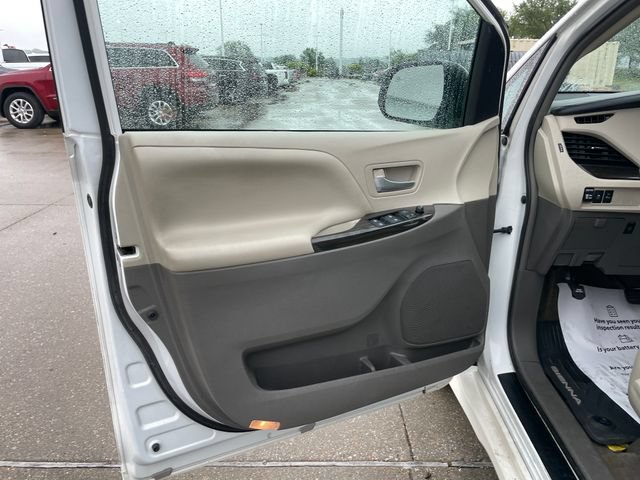 Used 2019 Toyota Sienna XLE FWD image 20