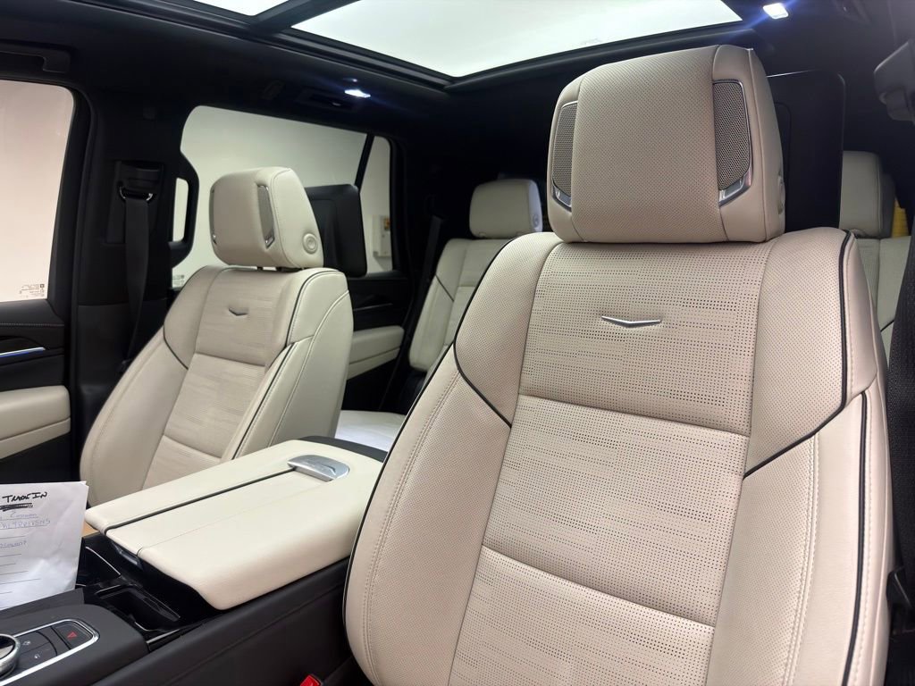 Used 2024 Cadillac Escalade Sport w/ LPO, ONYX Package image 9