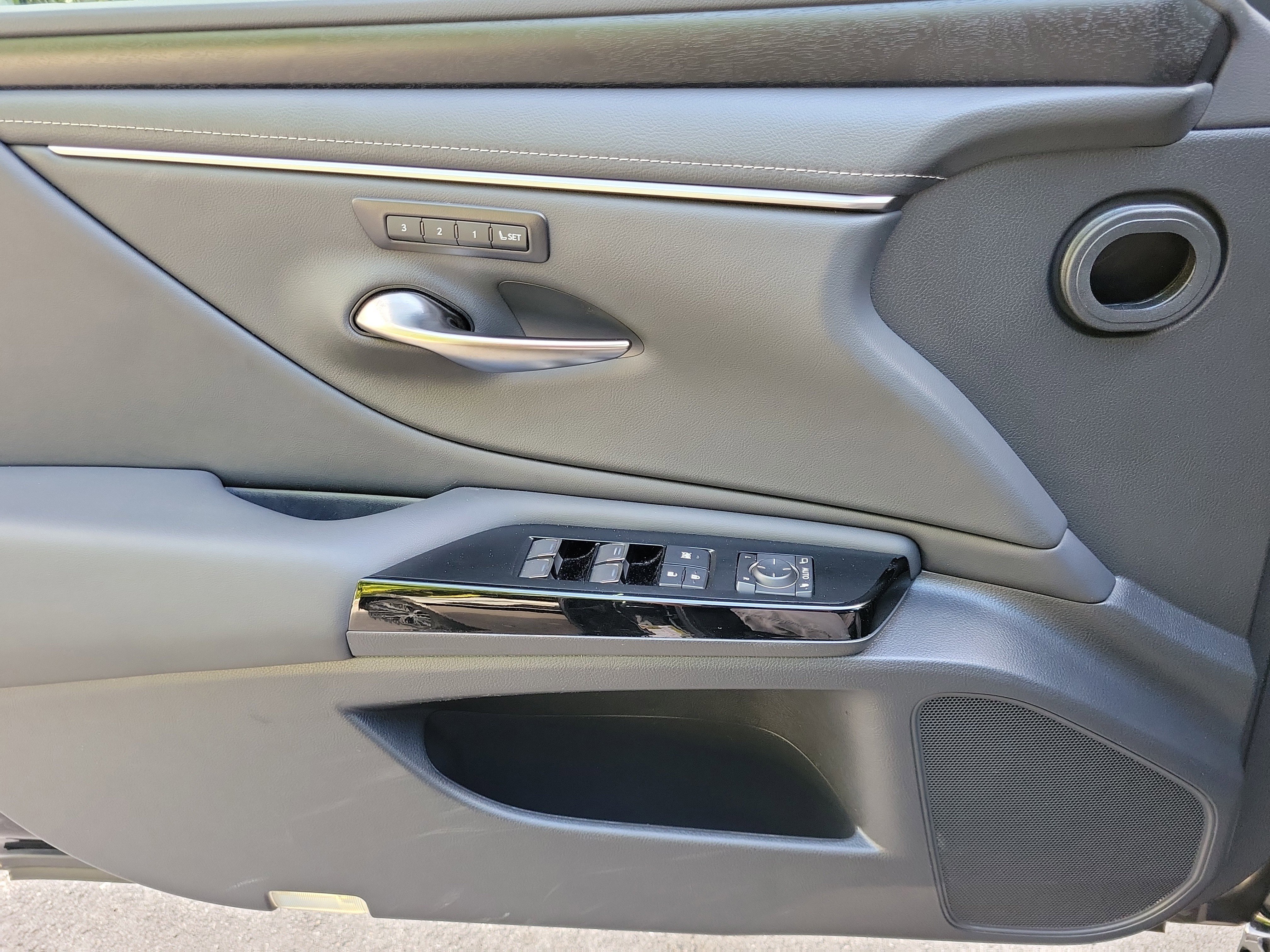 Used 2024 Lexus ES 350 w/ Premium Package FWD image 15