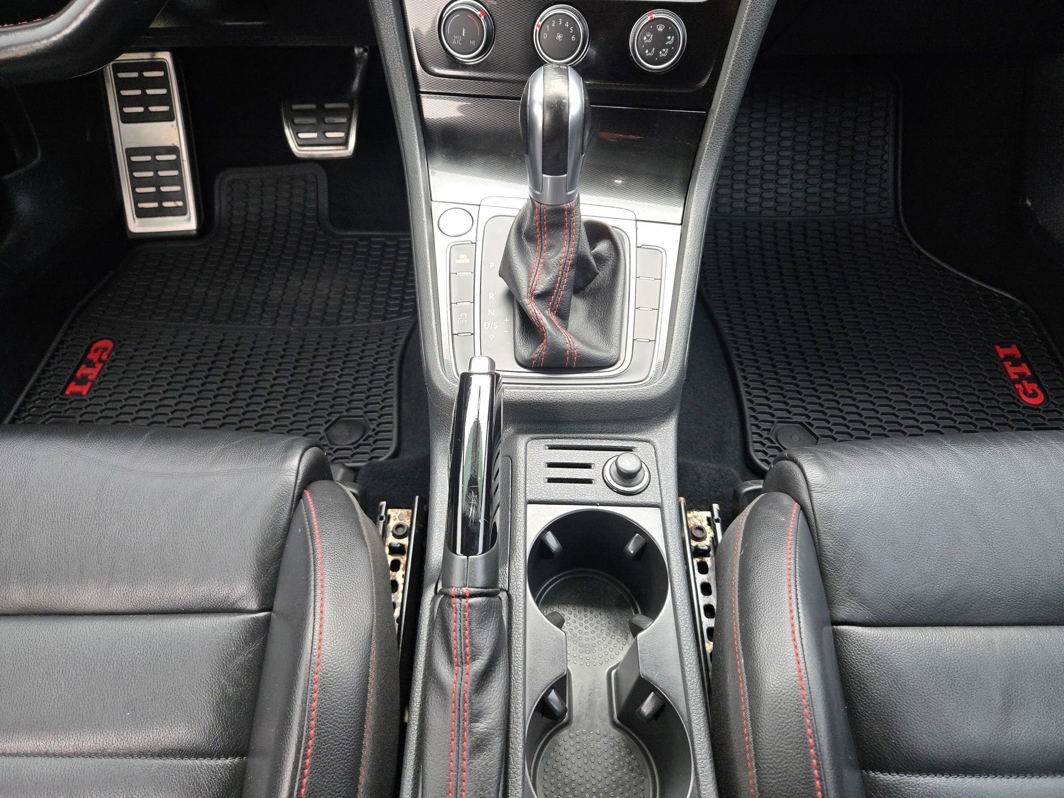 Used 2017 Volkswagen GTI SE image 19