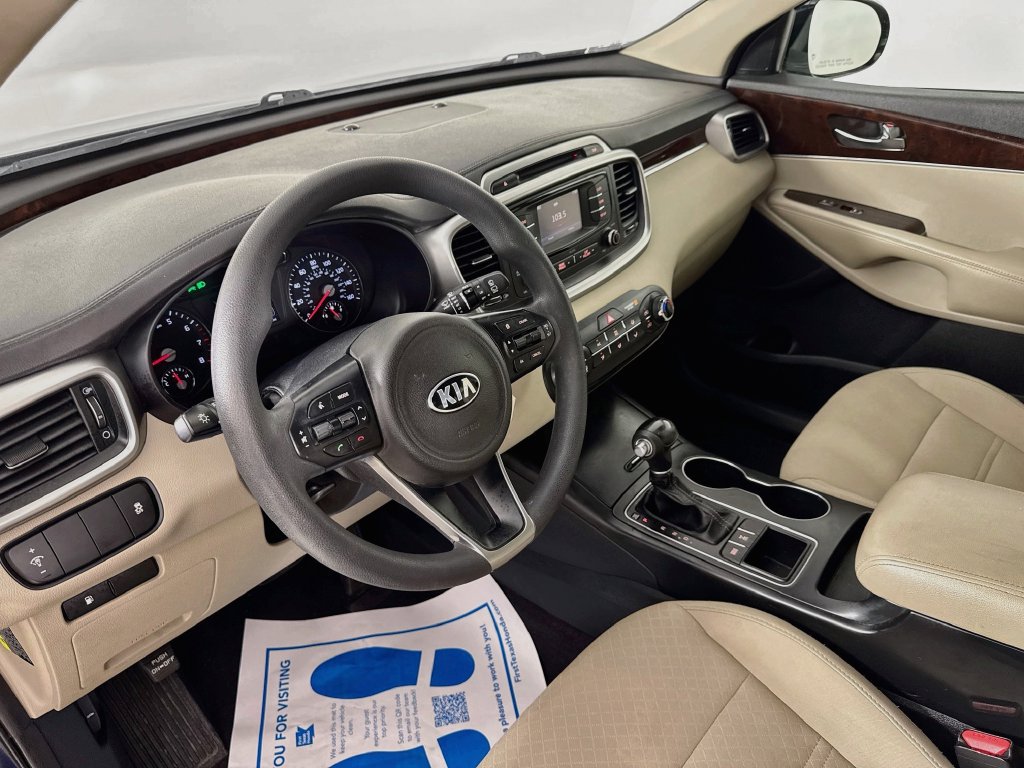 Used 2017 Kia Sorento AWD image 9