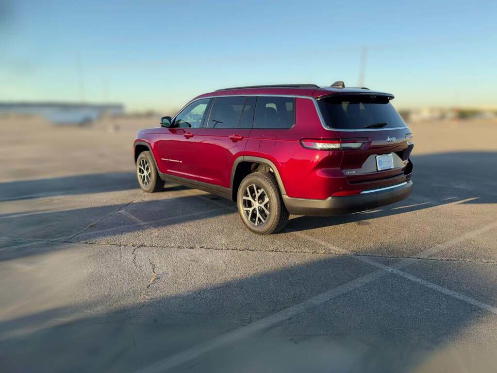 New 2025 Jeep Grand Cherokee L Limited w/ Luxury Tech Group II image 8