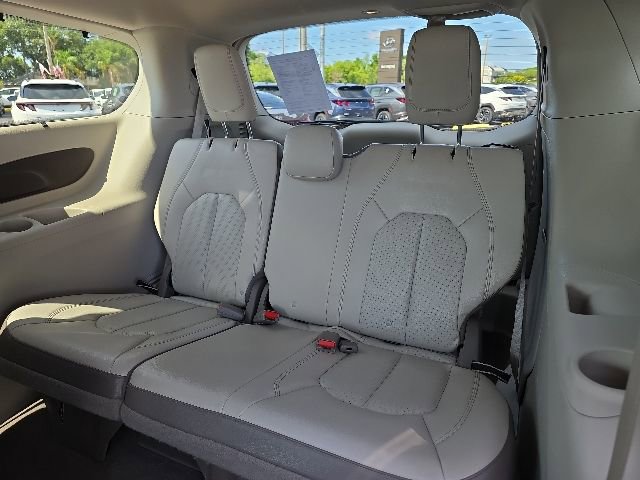Used 2019 Chrysler Pacifica Touring-L FWD image 8