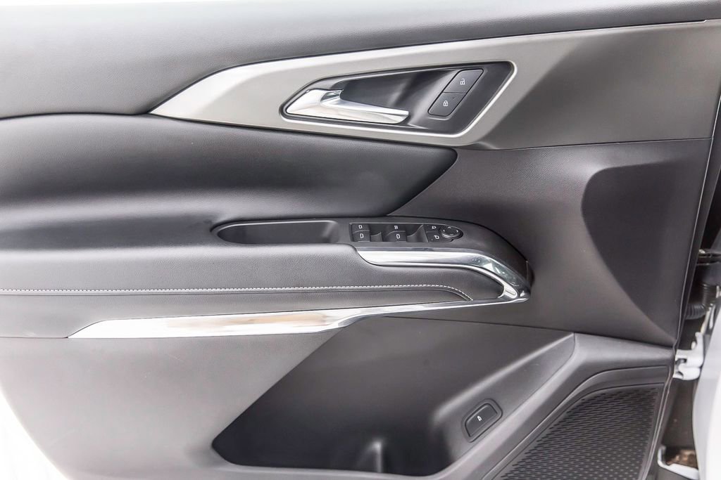 Used 2025 Chevrolet Traverse LT image 23