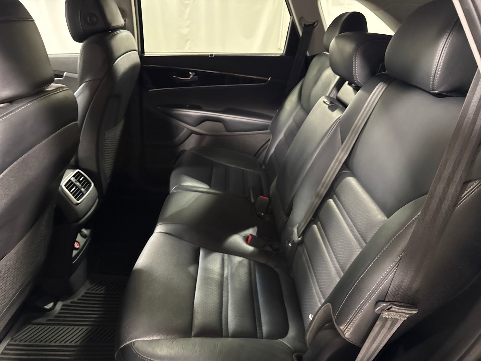 Used 2017 Kia Sorento EX image 5