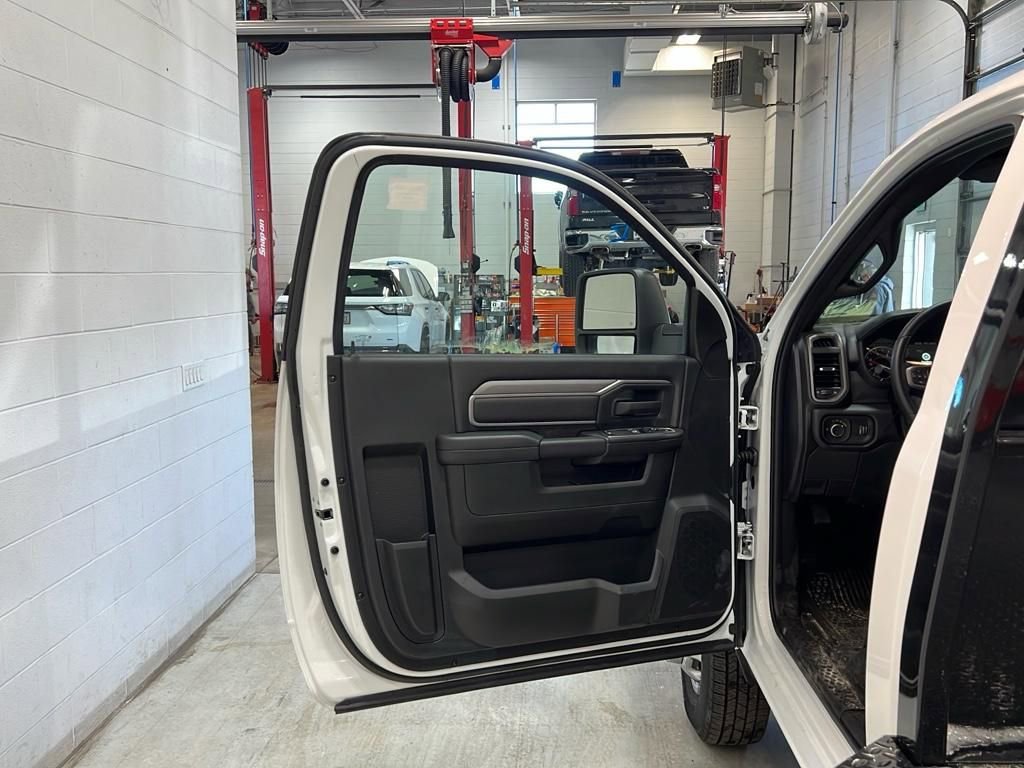 New 2024 RAM 3500 Tradesman image 34