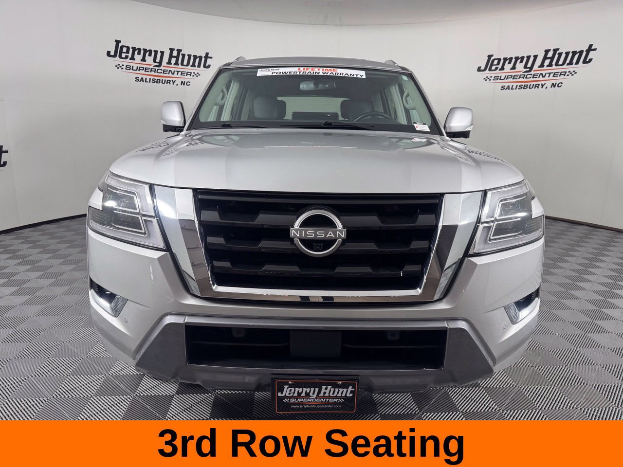 Used 2024 Nissan Armada SL w/ Captain's Chairs Package AWD/4WD image 6