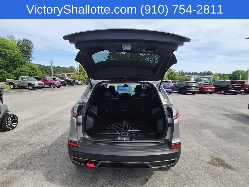 Used 2019 Jeep Cherokee Trailhawk image 23