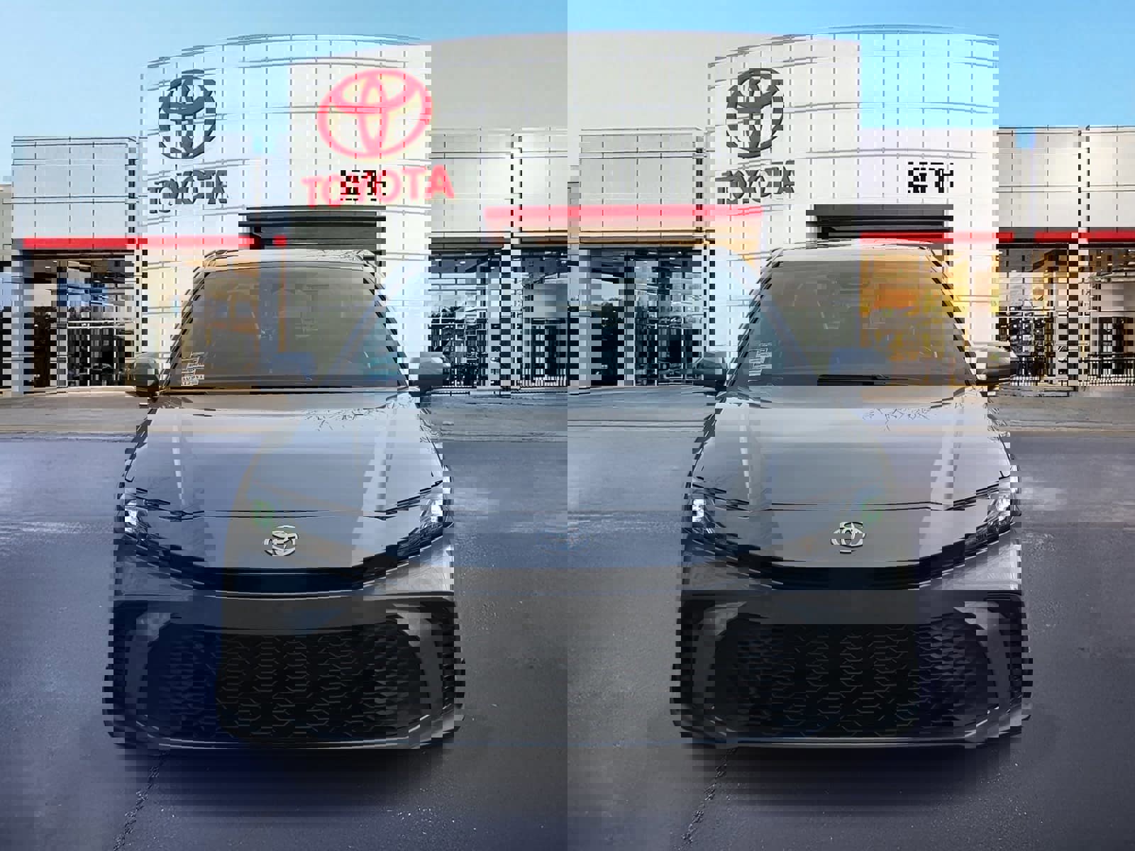 Used 2025 Toyota Camry SE image 2