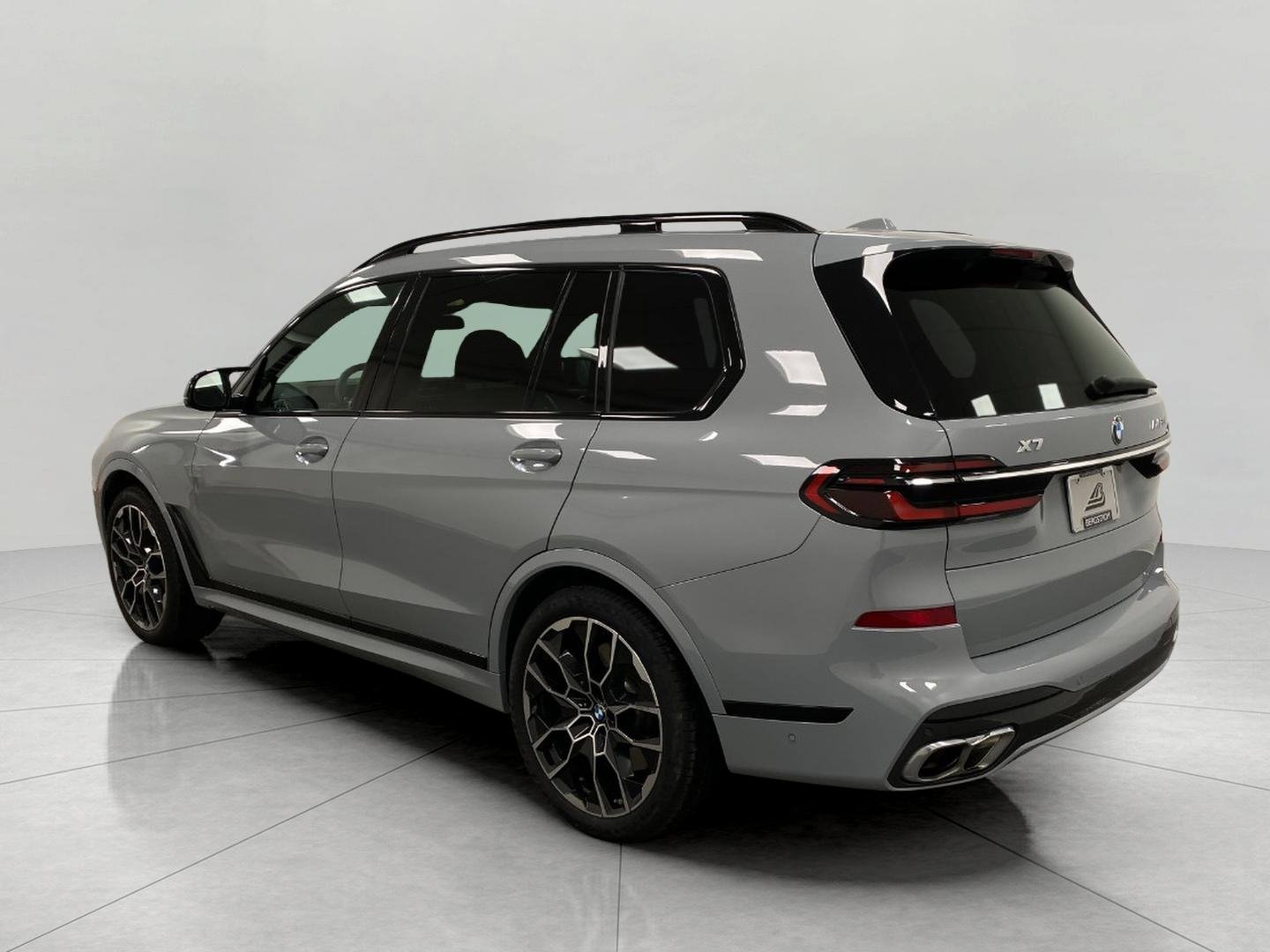 Certified 2025 BMW X7 M60i w/ Climate Comfort Package image 9