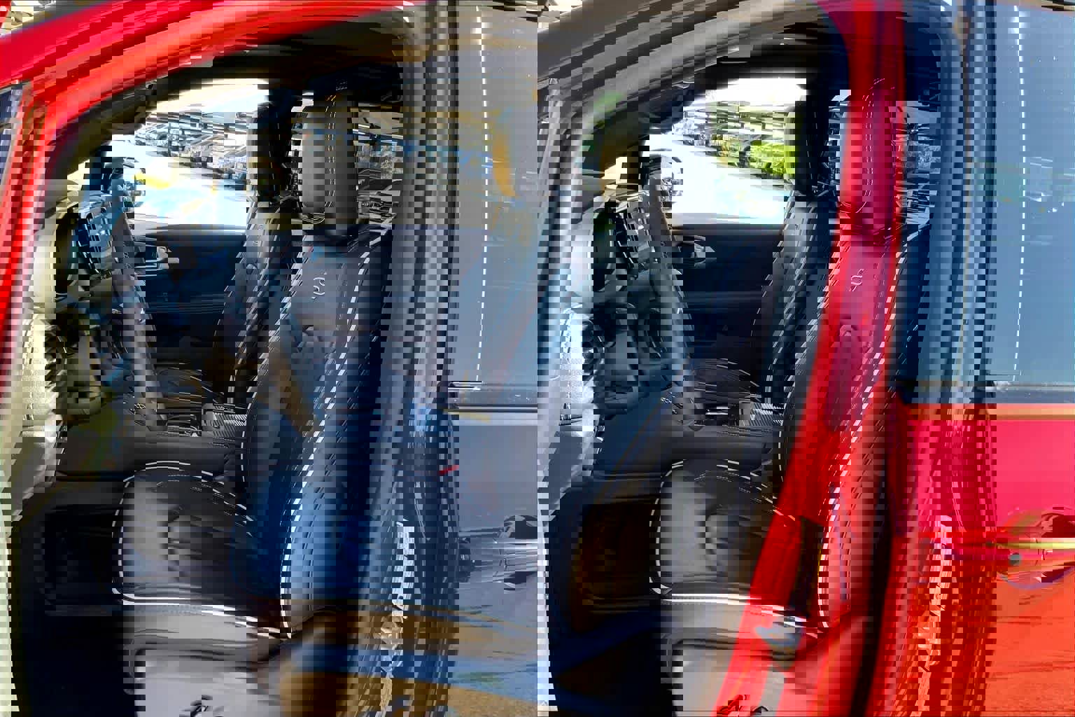 Used 2025 Chrysler Pacifica Limited image 7