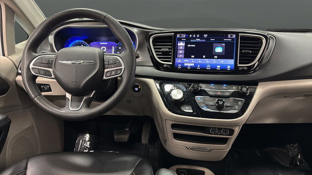Used 2023 Chrysler Pacifica Touring-L FWD image 10