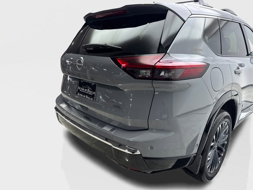 Used 2025 Nissan Rogue Platinum w/ Tech Package image 18