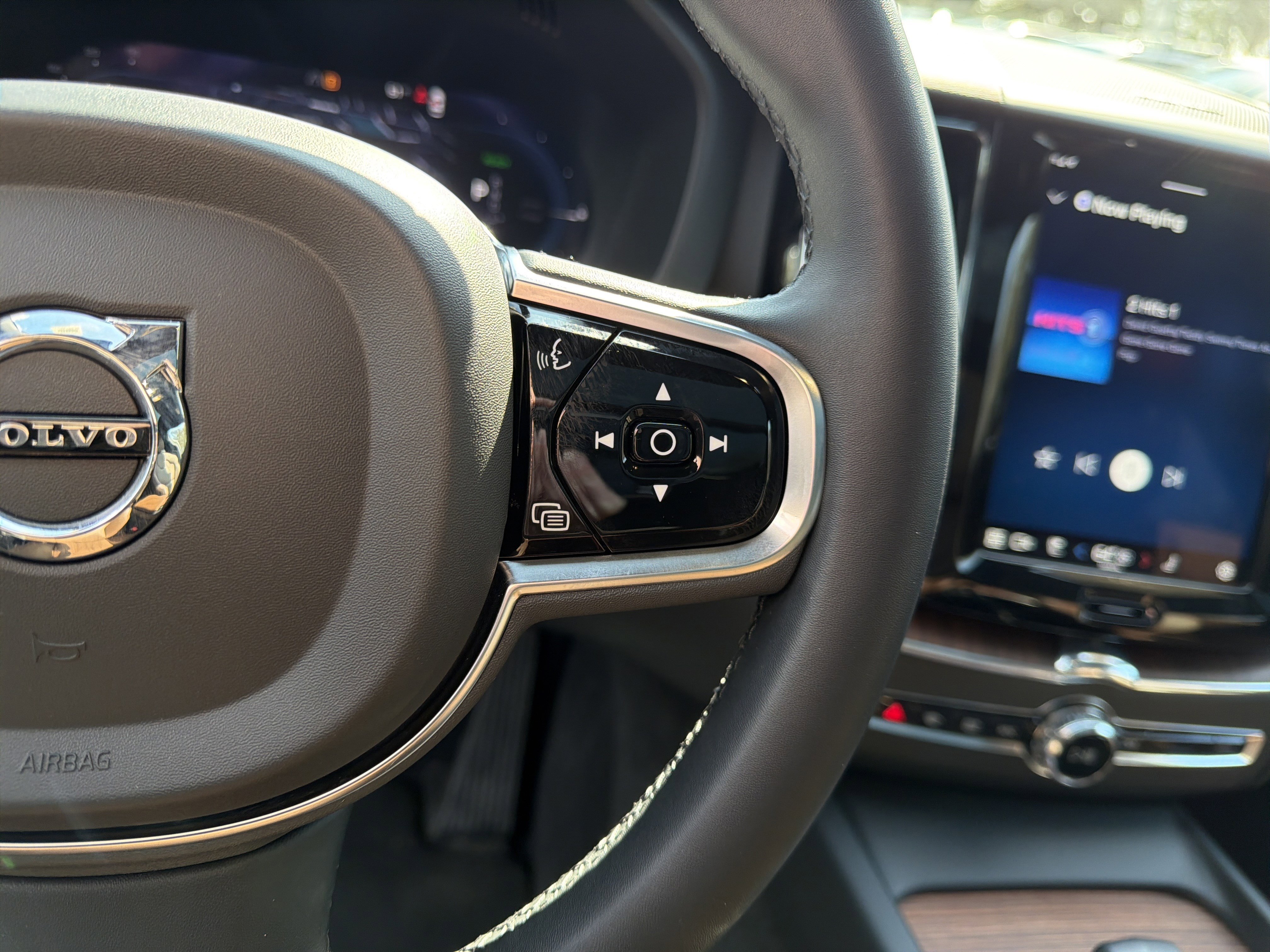 Certified 2024 Volvo XC60 T8 Plus image 20