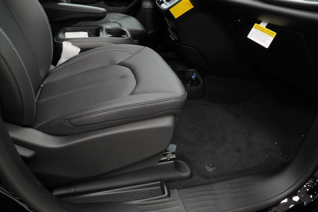 New 2027 Chrysler Pacifica Select FWD image 33