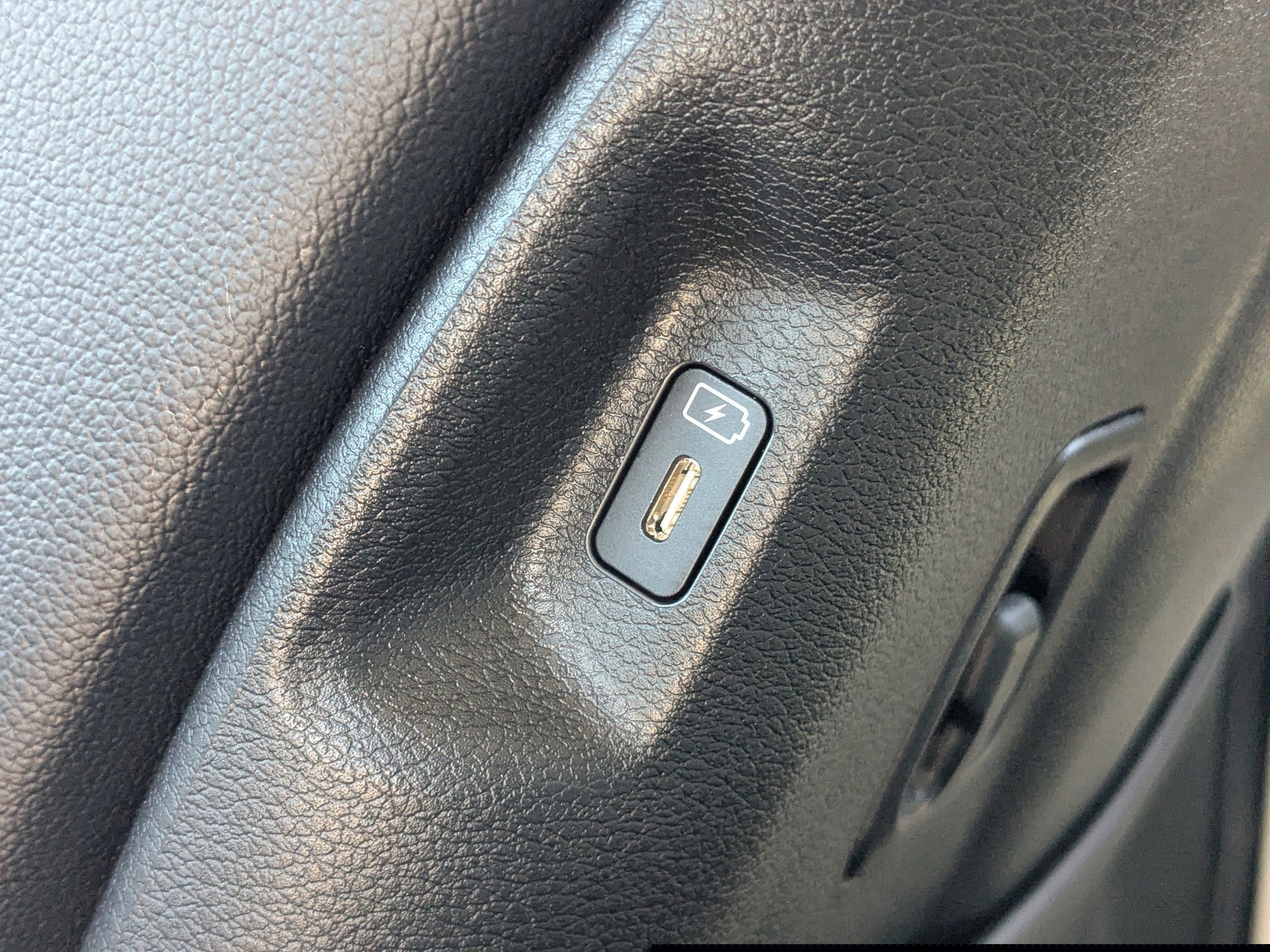 Used 2025 Kia Sportage EX FWD image 14