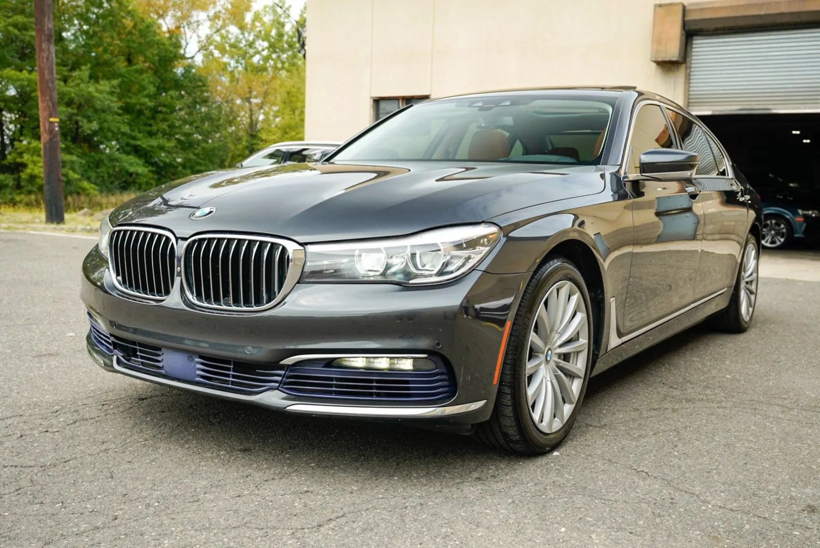Used 2017 BMW 740i xDrive AWD/4WD image 9