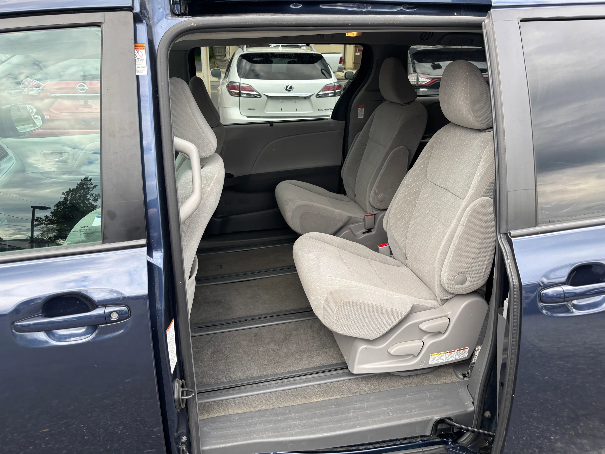 Used 2018 Toyota Sienna LE AWD/4WD image 8