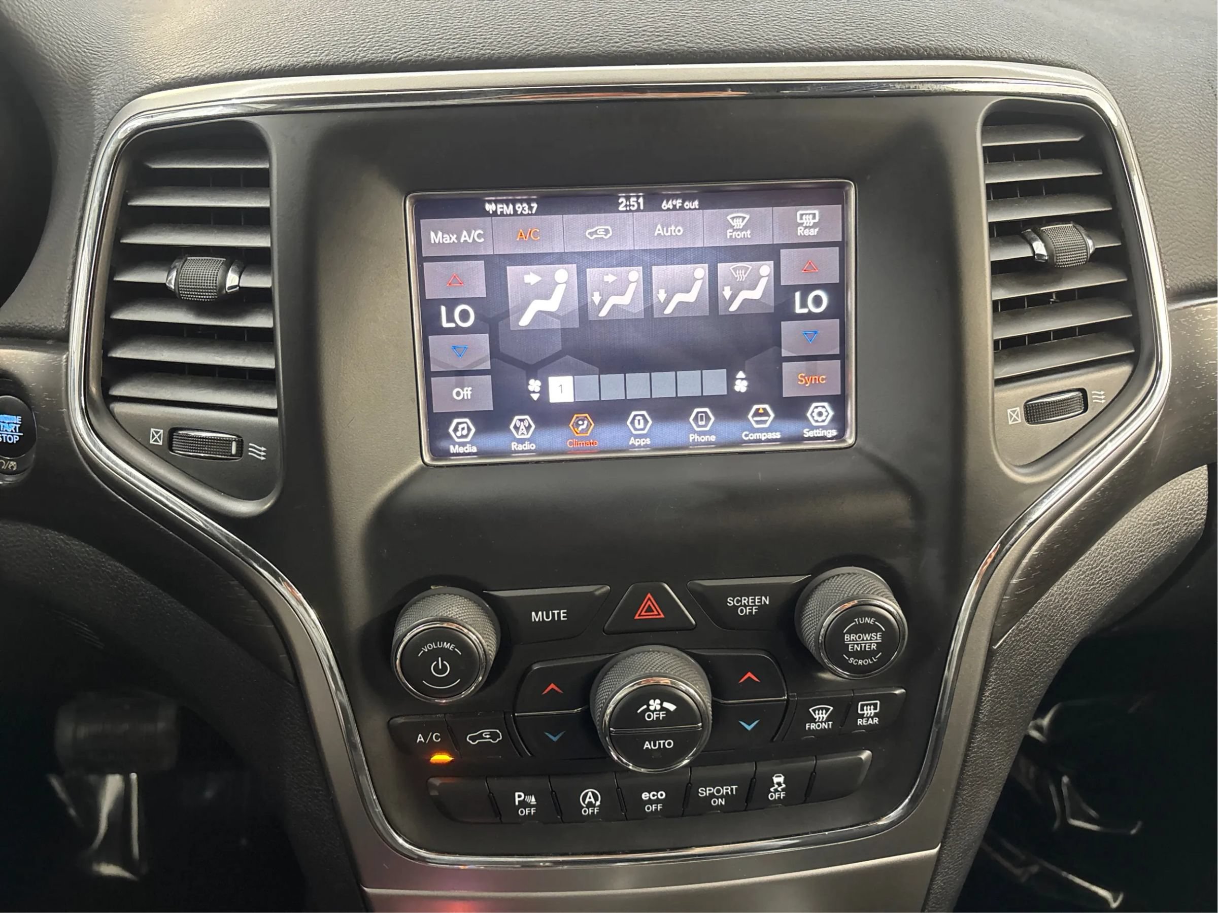 Used 2018 Jeep Grand Cherokee Laredo AWD/4WD image 35