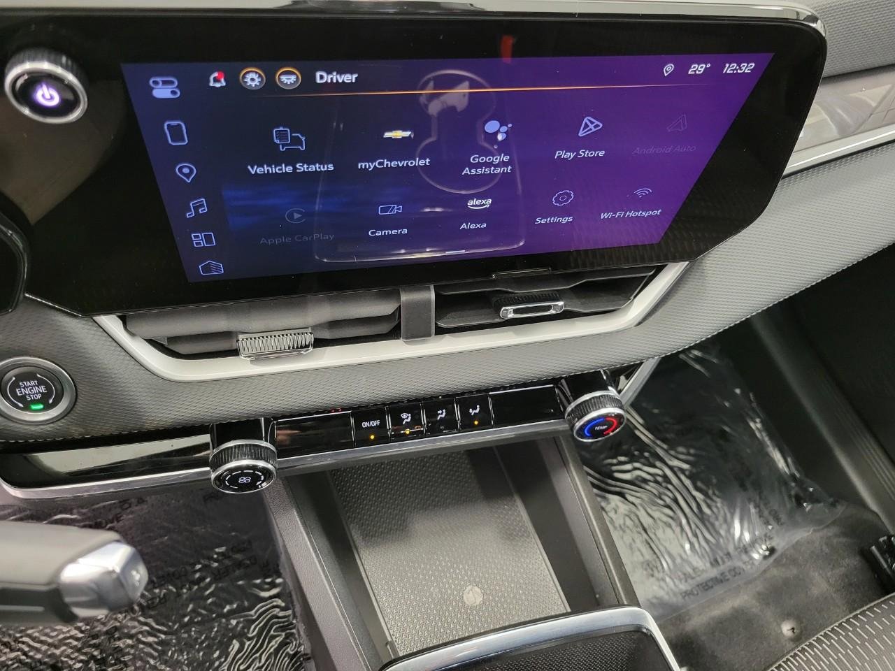 Used 2025 Chevrolet Equinox LT w/ Safety and Technology Package image 7