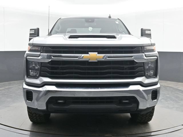 Used 2024 Chevrolet Silverado 2500 LT AWD/4WD image 3