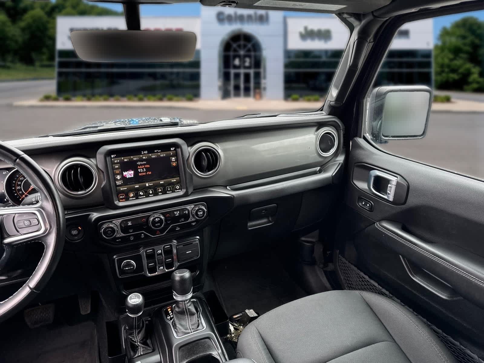 Used 2022 Jeep Wrangler Unlimited Sahara AWD/4WD image 30