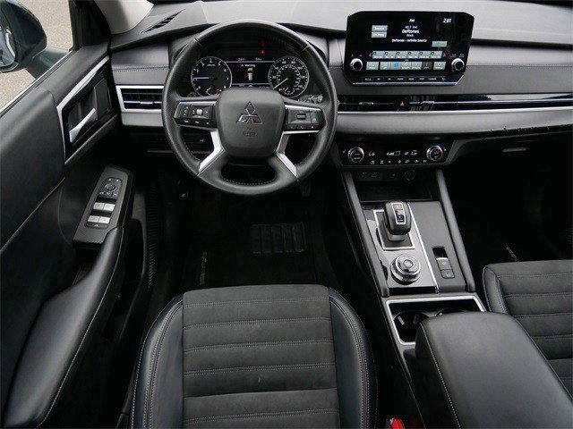Used 2024 Mitsubishi Outlander SE image 10