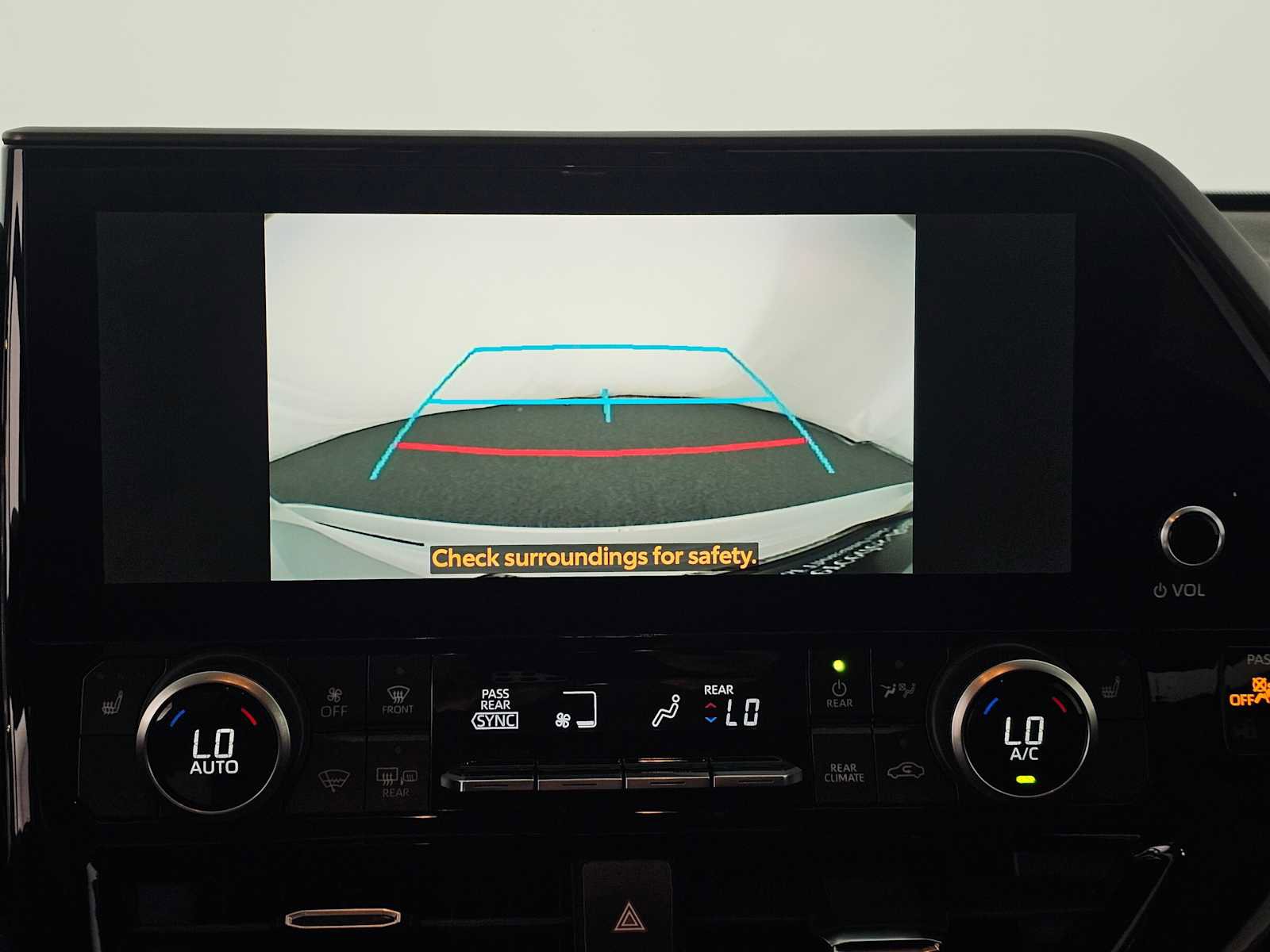 Used 2023 Toyota Highlander XLE image 28