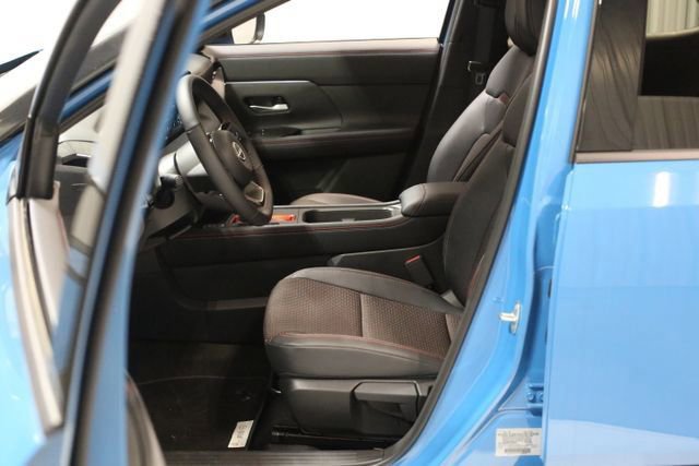 New 2025 Nissan Kicks SR w/ SR Premium Package image 7