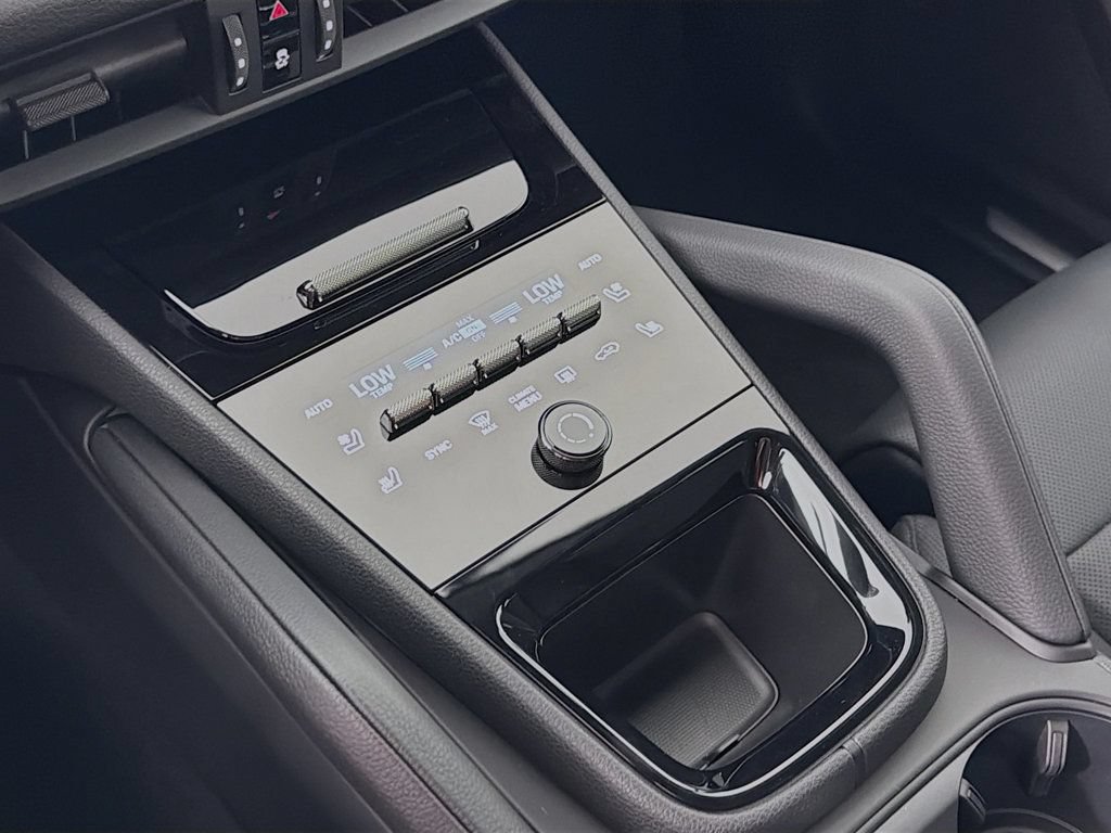 Certified 2025 Porsche Cayenne AWD/4WD image 20