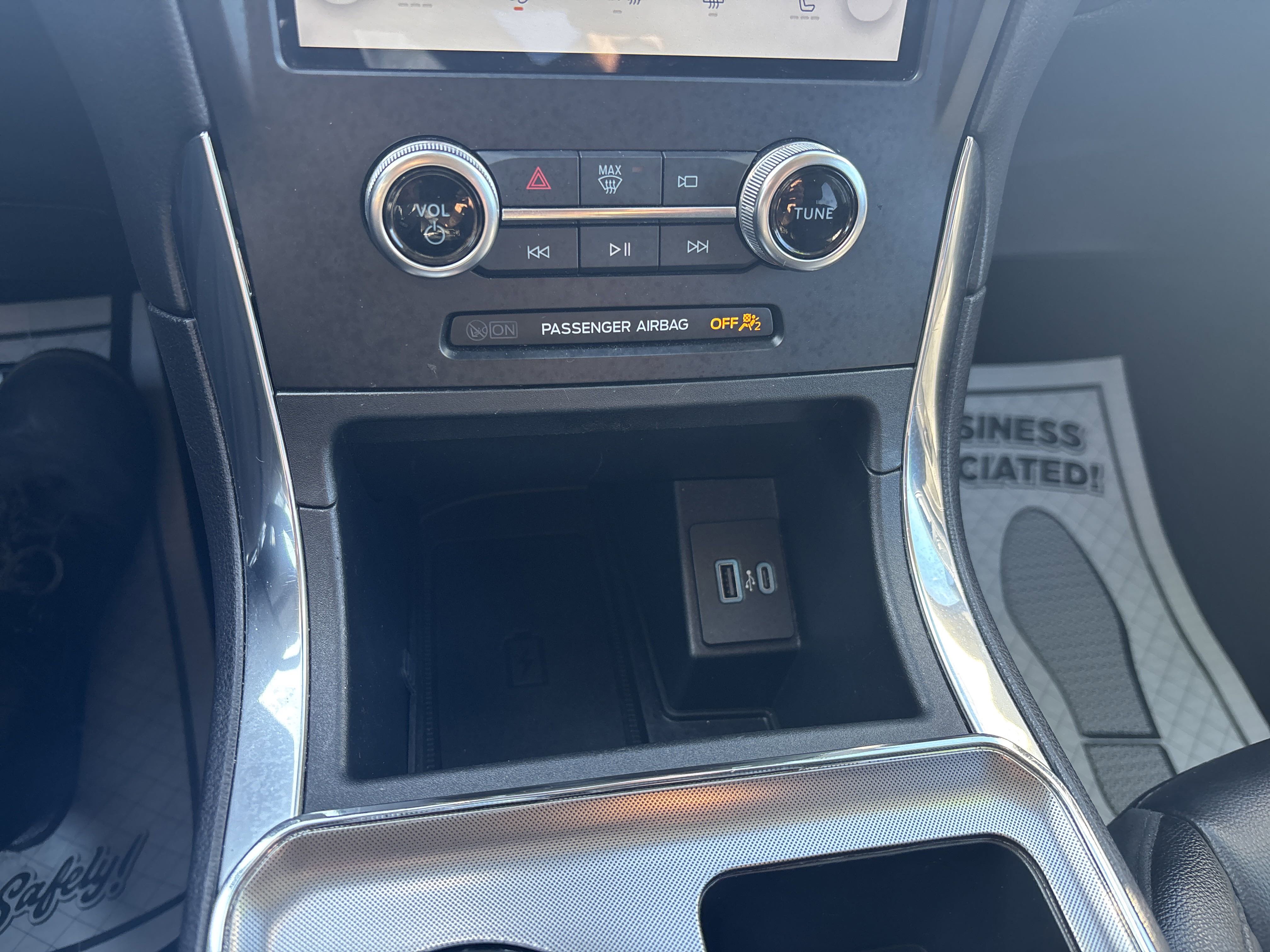 Used 2024 Ford Edge Titanium image 25