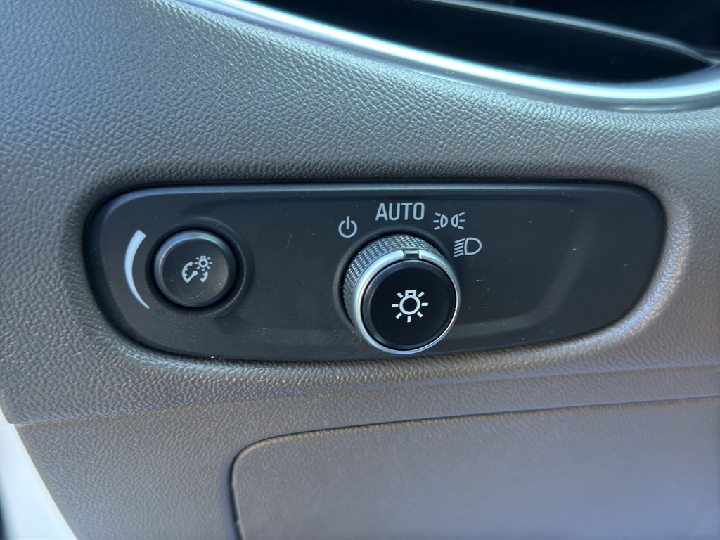 Used 2018 Chevrolet Malibu Premier w/ Premier Sun and Wheel Package image 20