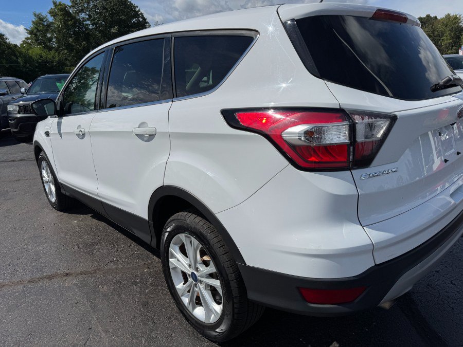 Used 2017 Ford Escape SE FWD image 10