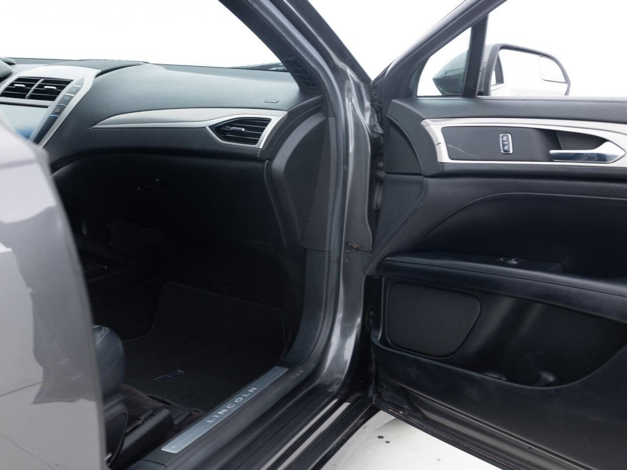 Used 2017 Lincoln MKZ Premiere FWD image 28