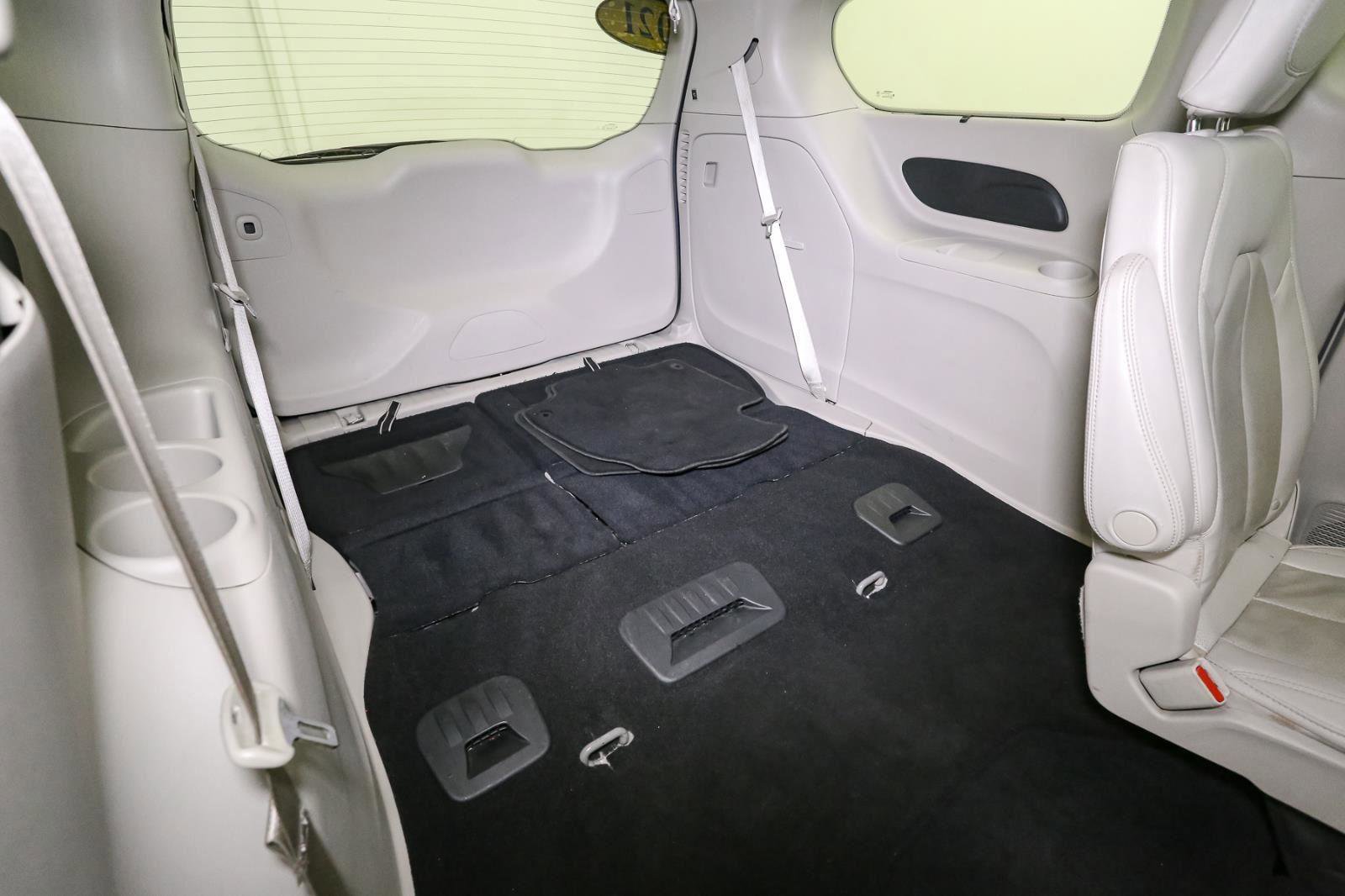 Used 2021 Chrysler Pacifica Touring-L image 23