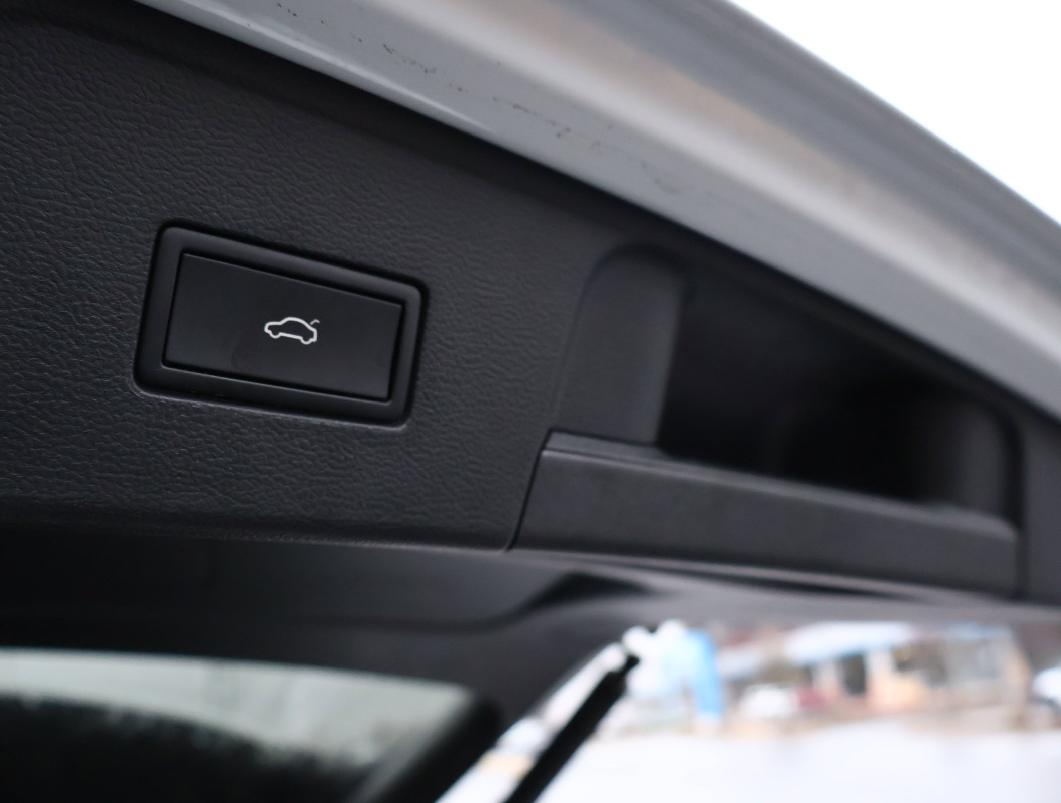 Used 2025 Volkswagen Atlas SE image 23