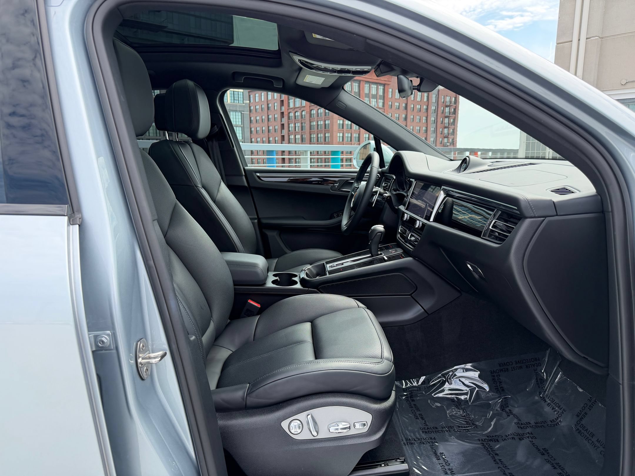 Certified 2023 Porsche Macan S AWD/4WD image 15