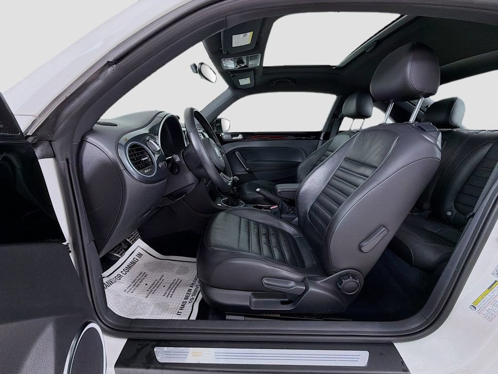 Used 2012 Volkswagen Beetle 2.0T FWD image 21