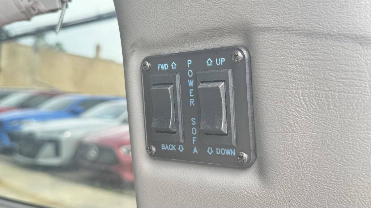 Used 2014 GMC Savana 1500 RWD image 33