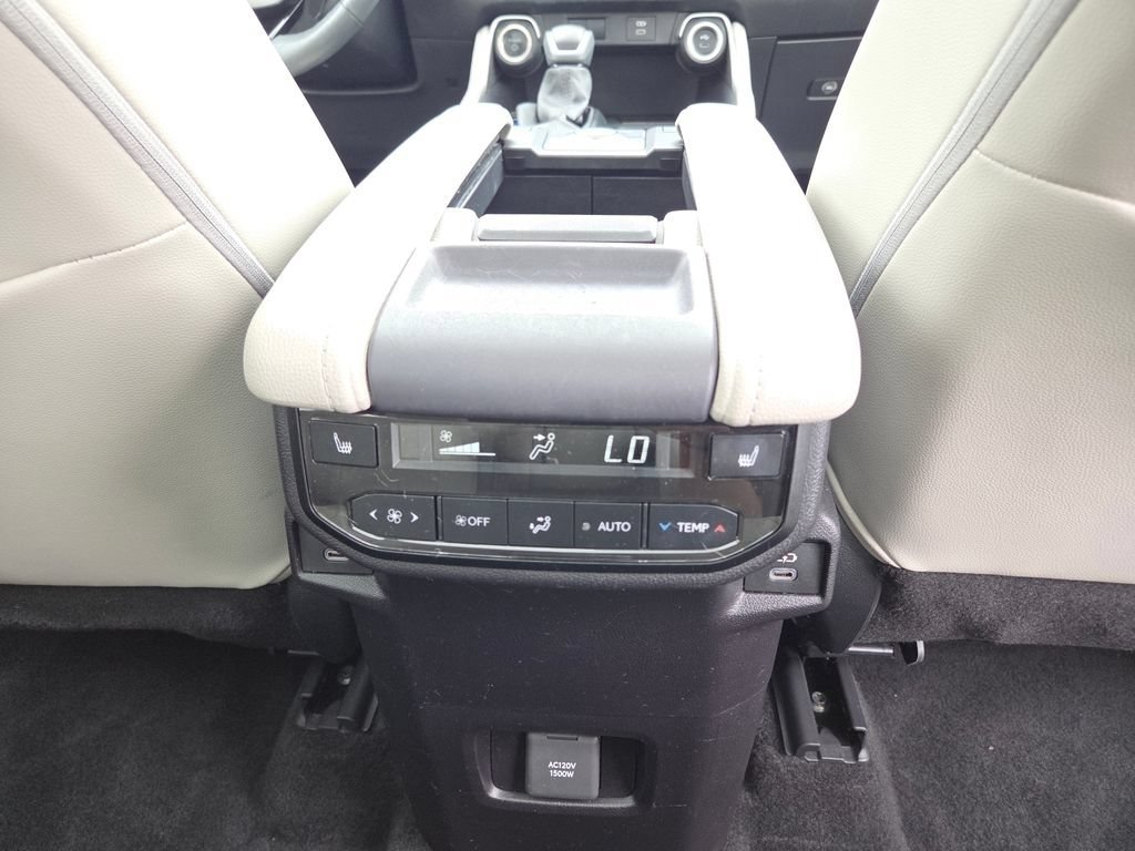 Used 2024 Toyota Grand Highlander AWD Hybrid image 37
